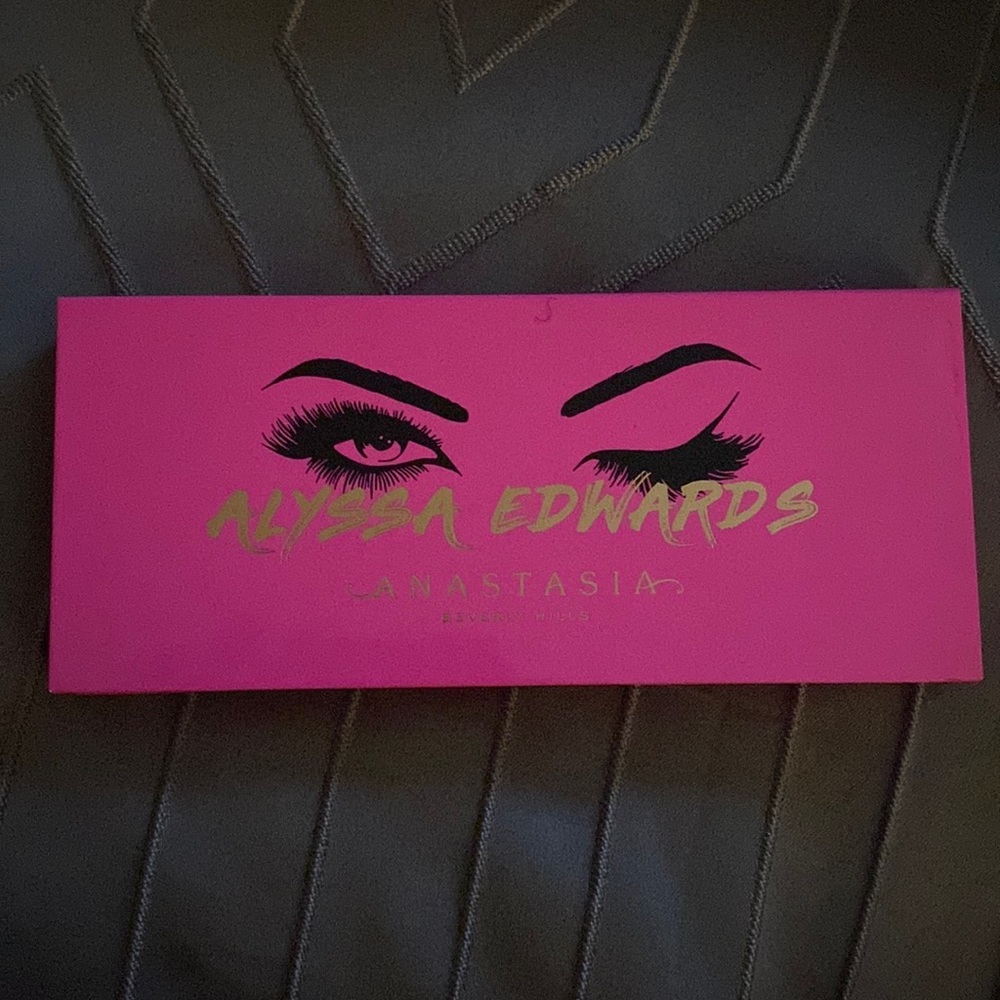 Alyssa Edwards Anastasia Beverly Hills eyeshadow palette